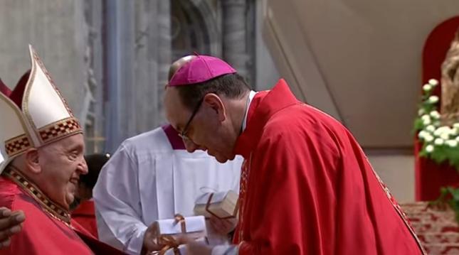 Imposición del Palio Arzobispal a Mons. Florencio Roselló